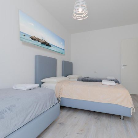 Wave Island! Luxury Resort A Jesolo - Piscina E Park Free! Экстерьер фото