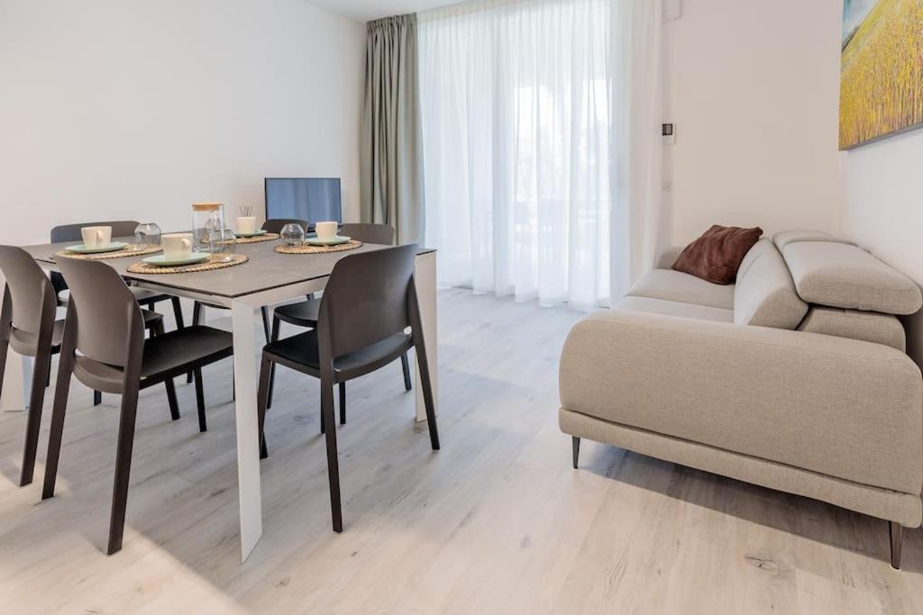 Wave Island! Luxury Resort A Jesolo - Piscina E Park Free! Экстерьер фото